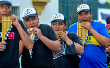 Jujuy, Argentina.- En las fotos tomadas el 7 de agosto del 2023, cientos de fieles jujeños celebraron al Santísimo Salvador, patrono de la ciudad capital y de la Diócesis de Jujuy, con una procesión por las calles céntricas y una misa concelebrada, que se realizó en la Iglesia Catedral Basílica. La veneración tiene sus orígenes en la misma fundación de la ciudad.