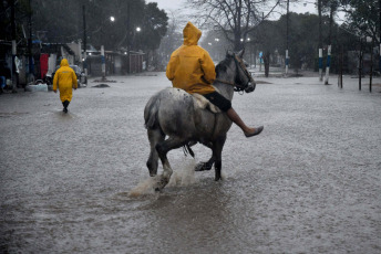 Buenos Aires, Argentina.- In the photos taken on August 18, 2023, it shows the areas affected by severe rains and winds that affected a good part of the southern GBA in Argentina and other areas of the metropolitan area since early Thursday morning. The heavy rains caused the suspension of classes and several people had to be evacuated and transferred to shelter centers. In some areas, 158 millimeters fell, after more than six months without heavy rain. According to official information, there were 1,300 families affected and 175 evacuees.