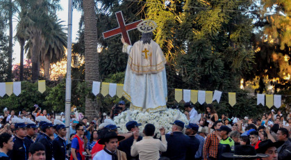 Jujuy, Argentina.- In the photos taken on August 7, 2023, hundreds of Jujuy faithful celebrated the Holy Savior, patron saint of the capital city and of the Diocese of Jujuy, with a procession through the central streets and a concelebrated mass, which It was held in the Basilica Cathedral Church. The veneration has its origins in the very foundation of the city.