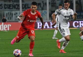 Córdoba, Argentina.- En las fotos tomadas el 15 de agosto del 2023, durante el partido entre Independiente y Central Córdoba de Santiago del Estero, ambos de Primera División, en el cierre de los 16avos de final de la Copa Argentina en el Estadio Mario Alberto Kempes. Independiente eliminó por penales (7-6) a Central Córdoba de Santiago del Estero y se clasificó a los octavos de final de la Copa Argentina. En la próxima instancia el equipo de Avellaneda, se medirá con Estudiantes de La Plata.