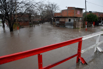 Buenos Aires, Argentina.- In the photos taken on August 18, 2023, it shows the areas affected by severe rains and winds that affected a good part of the southern GBA in Argentina and other areas of the metropolitan area since early Thursday morning. The heavy rains caused the suspension of classes and several people had to be evacuated and transferred to shelter centers. In some areas, 158 millimeters fell, after more than six months without heavy rain. According to official information, there were 1,300 families affected and 175 evacuees.