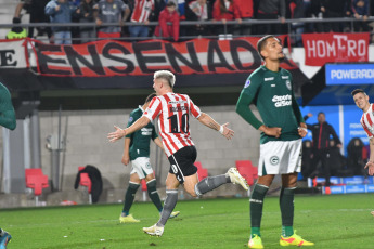 Buenos Aires, Argentina.- In the photos taken on August 2, 2023, during the match between Estudiantes and Goias in the first leg of the round of 16 of the Copa Sudamericana at the Jorge Luis Hirschi stadium. Estudiantes de La Plata achieved a resounding victory by defeating Goias by 3-0. Guido Carrillo (54) and Benjamín Rollheiser (62 and 83) scored the goals for Pincha's victory.