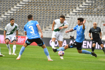 Buenos Aires, Argentina.- En las fotos tomadas el 3 de agosto del 2023, durante el partido entre Banfield y Estudiantes de Río Cuarto en el Estadio Único Diego Armando Maradona por la Copa Argentina. Banfield perdió 1-0 con Estudiantes de Río Cuarto. Estudiantes de Río Cuarto igualó su campaña más grande en la competencia, ya que antes alcanzó los octavos de final de la Copa Argentina en 2020.