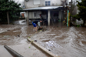 Buenos Aires, Argentina.- In the photos taken on August 18, 2023, it shows the areas affected by severe rains and winds that affected a good part of the southern GBA in Argentina and other areas of the metropolitan area since early Thursday morning. The heavy rains caused the suspension of classes and several people had to be evacuated and transferred to shelter centers. In some areas, 158 millimeters fell, after more than six months without heavy rain. According to official information, there were 1,300 families affected and 175 evacuees.