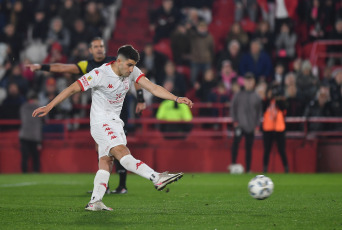 Buenos Aires, Argentina.- In the photos taken on August 21, 2023, during the match between Huracán and Banfield at the Tomás Adolfo Ducó Stadium for the first date of Zone A of the Professional League Cup. Huracán beat Banfield 2-0 with goals from Cóccaro and Cordero.