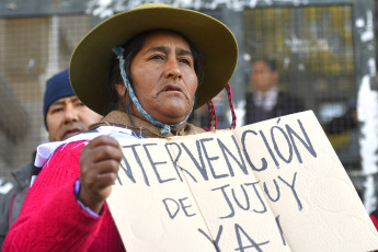 Buenos Aires, Argentina.- In the photos taken on August 8, 2023, the Third Malón de la Paz, maintains a vigil in front of the Buenos Aires Courts against the constitutional reform in Jujuy. Indigenous communities from the province of Jujuy, in northern Argentina, demonstrate in Buenos Aires amid a turbulent political climate in Jujuy after the approval of a constitutional reform, promoted by Governor Gerardo Morales, which according to his detractors, criminalizes the right to protest and curtails indigenous land rights in the midst of exploitation plans to obtain lithium.