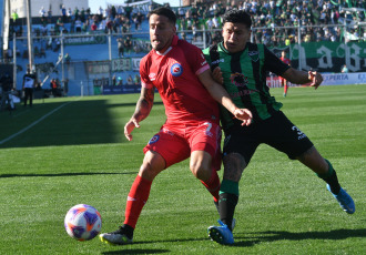 Córdoba, Argentina.- In the photos taken on August 31, 2023, during the match between Argentinos Juniors and San Martín, from San Juan at the Julio César Villagra stadium, in Belgrano de Córdoba, in the round of 16 of the Argentine Cup . With a goal by Alexis Vega at minute 88, towards the end of the match, the San Juan players caused another strong impact in the most federal tournament in Argentine football, since they had eliminated Vélez Sarsfield.