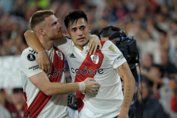 Buenos Aires, Argentina.- En las fotos tomadas el 1 de agosto del 2023, durante el partido entre River Plate y el brasileño Inter de Porto Alegre por la ida de los octavos de final de la Copa Libertadores 2023 en el Estadio Monumental. River Plate derrotó como local a Porto Alegre por 2-1, ante más de 85.000 espectadores. El ecuatoriano Enner Valencia (45+1) puso al frente al equipo brasileño, pero River lo dio vuelta en el segundo tiempo con un doblete de Pablo Solari (65 y 78), que entró como suplente.