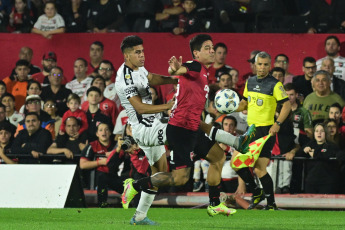 Rosario, Argentina.- In the photos taken on August 21, 2023, during the match between Newell's and Central Córdoba de Santiago del Estero for date 1 of Zone B of the 2023 Professional League Cup at the Marcelo Bielsa stadium. Newell's beat Central Córdoba 2-0 with goals from Gustavo Damián Canto (against) and Brian Nicolás Aguirre.