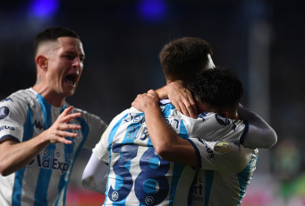 Buenos Aires, Argentina.- En las fotos tomadas el 10 de agosto del 2023, durante el partido entre Racing Club y Atlético Nacional en el estadio Presidente Perón por la vuelta de los octavos de final de la Copa Libertadores de América. El argentino Racing se clasificó a los cuartos de final de la Copa Libertadores 2023 al golear por 3-0 (parcial 1-0) al colombiano Atlético Nacional.