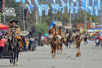 Jujuy, Argentina.- En las fotos tomadas el 23 de agosto del 2023, durante la conmemoración del Éxodo Jujeño de 1812 con actos que exaltaron la heroicidad de su pueblo. La fecha, conmemora el accionar del pueblo jujeño que recibió la orden de abandonar sus hogares, sus pertenencias y dejar tierra arrasada al enemigo.