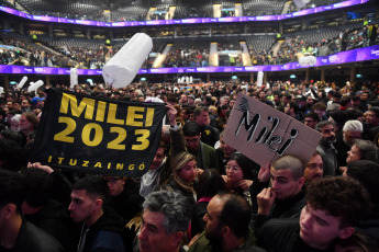 Buenos Aires, Argentina.- In the photos taken on August 7, 2023, the presidential candidate of La Libertad Avanza (LLA), Javier Milei, closed his campaign towards PASO next Sunday with an act at the Movistar stadium Arena of the city of Buenos Aires. During his speech, the opposition leader winked at Mauricio Macri's sector, expressed strong criticism of the UCR and called for a vote.