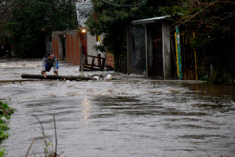 Buenos Aires, Argentina.- In the photos taken on August 18, 2023, it shows the areas affected by severe rains and winds that affected a good part of the southern GBA in Argentina and other areas of the metropolitan area since early Thursday morning. The heavy rains caused the suspension of classes and several people had to be evacuated and transferred to shelter centers. In some areas, 158 millimeters fell, after more than six months without heavy rain. According to official information, there were 1,300 families affected and 175 evacuees.