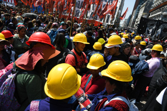 Buenos Aires, Argentina.- In the photos taken on September 27, 2023, militants from the Libres del Sur group and the social organizations grouped in the Unidad Piquetera bloc demonstrated at the Ministry of Labor, demanding an increase in wages. minimum, considering that it is "below the level of indigence" and that its increase "is a direct responsibility of the Government."