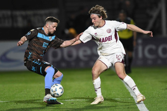 Buenos Aires, Argentina.- In the photos taken on September 14, 2023, during the match between Platense and Lanús in a match valid for the fourth date of Zone B of the League Cup at the Ciudad de Vicente López Stadium. Platense reversed the result against Lanús, won 2-1 and started ahead thanks to Loco Díaz's goal. However, in the second half, Calamar turned the game around with goals from Vázquez and Ocampo. Thus, they achieved their first victory in the League Cup.