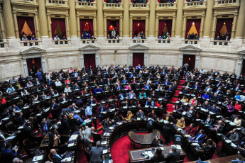 Buenos Aires, Argentina.- En las fotos tomadas el 19 de septiembre del 2023, la Cámara de Diputados debatió el proyecto de ley de la reforma del Impuesto a las Ganancias elaborado por el Poder Ejecutivo, cuya sanción quedó asegurada dado que el Frente de Todos construyó una mayoría con bloques provinciales y los libertarios. El diputado y candidato presidencial de La Libertad Avanza, Javier Milei, votó a favor, sin embargo agregó que con la iniciativa, el gobierno "va intentar sacar un rédito electoral".