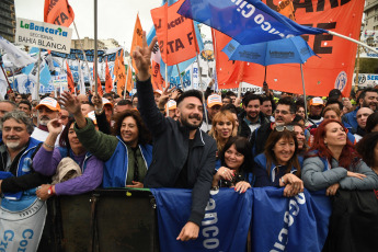 Buenos Aires, Argentina.- In the photos taken on September 19, 2023, the labor movement mobilized in Congress in support of the elimination of the Income Tax. The CGT and the Autonomous and Workers CTA, as well as a varied range of union spaces such as the CATT, the Fresimona and the Federal Current (CFT), mobilized to support the analysis and approval of the bill to eliminate the Tax on the Profits for the fourth category that will be discussed in the Chamber of Deputies.