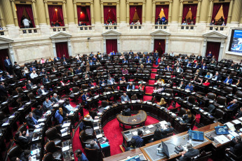 Buenos Aires, Argentina.- En las fotos tomadas el 19 de septiembre del 2023, la Cámara de Diputados debatió el proyecto de ley de la reforma del Impuesto a las Ganancias elaborado por el Poder Ejecutivo, cuya sanción quedó asegurada dado que el Frente de Todos construyó una mayoría con bloques provinciales y los libertarios. El diputado y candidato presidencial de La Libertad Avanza, Javier Milei, votó a favor, sin embargo agregó que con la iniciativa, el gobierno "va intentar sacar un rédito electoral".