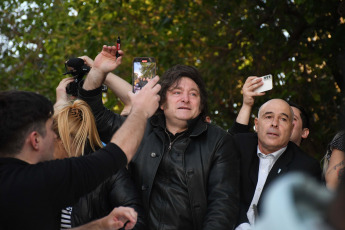 San Luis, Argentina - In the photo taken on September 16, 2023, the presidential candidate for La Libertad Avanza, Javier Milei, said today that "the Kirchnerism - anti-Kirchnerism rift is dead" and reiterated that all those who want to "accompany the fundamental changes" in Argentina "are welcome" to the space he leads, during his visit to San Luis. Leading a caravan from Pringles square, in the center of the capital city of San Luis, Milei promised his followers "If we win, the political system will be reconfigured".