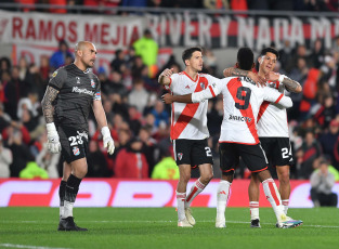 Buenos Aires, Argentina.- In the photos taken on September 17, 2023, River Plate faced Arsenal de Sarandí, for the fourth date of Zone B of the League Cup at the Monumental Stadium. River Plate defeated Arsenal 3-1, Martín Demichelis' team won with a goal from Nicolás De la Cruz and two goals from Miguel Borja.