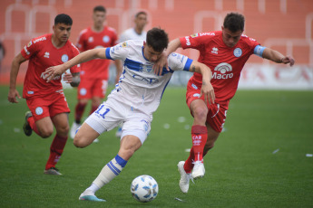 Mendoza, Argentina.- In the photos taken on September 17, 2023, during the match between Godoy Cruz and Belgrano for the fourth round of Zone B of the League Cup at the Malvinas Argentinas Stadium. Godoy Cruz de Mendoza drew goalless with Belgrano de Córdoba in a match marked by violence, as there were incidents inside and outside the stadium. There were shots, gas, running, stones and families crowded in the popular gallery that were moved to the adjacent stalls.