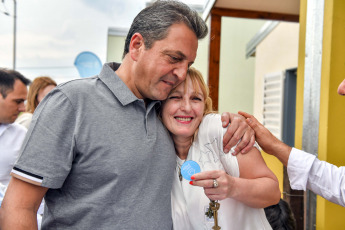 Misiones.- En la foto tomada el 18 de septiembre de 2023, el ministro de Economía y candidato presidencial de Unión por la Patria (UxP), Sergio Massa, volvió a defender el federalismo y el rol del Estado nacional, y en este sentido advirtió que la iniciativa de Javier Milei de eliminar la coparticipación es dejar a las provincias “a la buena de Dios”, sin posibilidad de afrontar las inversiones y los proyectos que tienen en marcha, dijo durante un acto en Misiones.