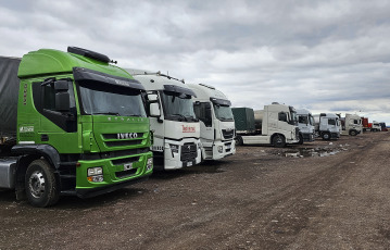 Mendoza, Argentina.- In the photos taken on September 8, 2023, more than 9,000 trucks wait to cross the Cristo Redentor Pass to both sides of the Andes Mountains, in a crossing that has already been closed for 58 days so far this year. year, as confirmed by the Border Committee in a statement. Daniel Galdeano, head of that organization, highlighted that this prolonged disabling of the border crossing in the middle of the winter season is an unusual and worrying fact.