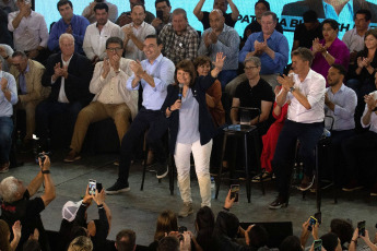 Corrientes, Argentina.- En las fotos tomadas el 18 de septiembre del 2023, la candidata presidencial de Juntos por el Cambio (JxC), Patricia Bullrich (centro), participa de un acto en Corrientes junto al mandatario provincial, Gustavo Valdés, y al gobernador electo de Chaco, Leandro Zdero, como parte de su gira política de cara a los comicios de octubre.