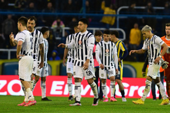 Rosario, Argentina.- En las fotos tomadas el 3 de septiembre del 2023, durante el partido entre Rosario Central y Talleres, de Córdoba en el Gigante de Arroyito, por la tercera fecha de la Zona A de la Copa de la Liga. Rosario Central venció 2 a 0 a Talleres. Los goles fueron convertidos por los volantes ofensivo Jaminton Campaz e Ignacio Malcorra, en el final del primer tiempo.