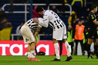 Rosario, Argentina.- En las fotos tomadas el 3 de septiembre del 2023, durante el partido entre Rosario Central y Talleres, de Córdoba en el Gigante de Arroyito, por la tercera fecha de la Zona A de la Copa de la Liga. Rosario Central venció 2 a 0 a Talleres. Los goles fueron convertidos por los volantes ofensivo Jaminton Campaz e Ignacio Malcorra, en el final del primer tiempo.