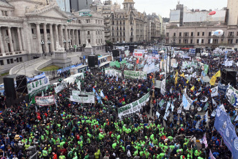 Buenos Aires, Argentina.- In the photos taken on September 19, 2023, the labor movement mobilized in Congress in support of the elimination of the Income Tax. The CGT and the Autonomous and Workers CTA, as well as a varied range of union spaces such as the CATT, the Fresimona and the Federal Current (CFT), mobilized to support the analysis and approval of the bill to eliminate the Tax on the Profits for the fourth category that will be discussed in the Chamber of Deputies.