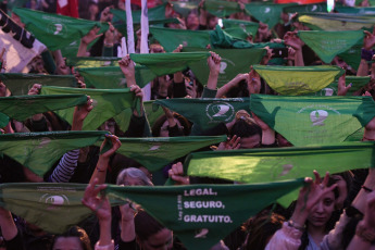 Buenos Aires, Argentina.- In the photos taken on September 28, 2023, thousands of women, diversities, independent activists and organizations marched from Plaza de Mayo to Congress in defense of "safe and free abortion, for ESI and for lives worthy", "against the right, the adjustment and the International Monetary Fund (IMF)", under the cry "freedom is ours".