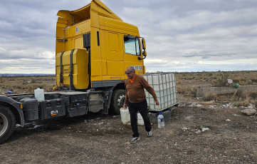 Mendoza, Argentina.- In the photos taken on September 8, 2023, more than 9,000 trucks wait to cross the Cristo Redentor Pass to both sides of the Andes Mountains, in a crossing that has already been closed for 58 days so far this year. year, as confirmed by the Border Committee in a statement. Daniel Galdeano, head of that organization, highlighted that this prolonged disabling of the border crossing in the middle of the winter season is an unusual and worrying fact.