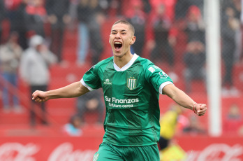 Córdoba, Argentina.- En las fotos tomadas el 3 de septiembre del 2023, durante el partido entre Banfield e Instituto de Córdoba en encuentro válido por la tercera fecha de la zona A de la Copa de la Liga Profesional de Fútbol de Primera División en el Estadio Monumental Presidente Perón. Banfield se encontró con un agónico gol en tiempo de descuento con una gran definición de Gerónimo Rivera y superó a Instituto de Córdoba por 1 a 0.