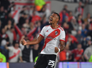 Buenos Aires, Argentina.- En las fotos tomadas el 21 de septiembre del 2023, durante el partido entre River Plate y Atlético Tucumán en el estadio Mas Monumental, en el cierre de la quinta fecha de la Zona A de la Copa de la Liga Profesional. Con el gol de Salomón Rondón, River Plate venció a Atlético Tucumán 1-0, salvó su histórico registro de victorias en el Monumental y evitó quedar en cero en casa por primera vez en la era Martín Demichelis.