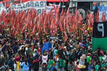 Buenos Aires, Argentina.- In the photos taken on September 27, 2023, militants from the Libres del Sur group and the social organizations grouped in the Unidad Piquetera bloc demonstrated at the Ministry of Labor, demanding an increase in wages. minimum, considering that it is "below the level of indigence" and that its increase "is a direct responsibility of the Government."