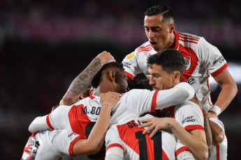 Buenos Aires, Argentina.- En las fotos tomadas el 17 de septiembre del 2023, River Plate se enfrentó al Arsenal de Sarandí, por la cuarta fecha de la Zona B de la Copa de la Liga en el Estadio el Monumental. River Plate derrotó 3-1 a Arsenal, el equipo de Martín Demichelis se impuso con un gol de Nicolás De la Cruz y dos anotaciones de Miguel Borja.