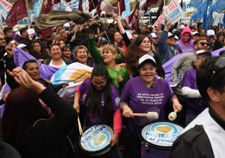 Buenos Aires, Argentina.- In the photos taken on September 19, 2023, the labor movement mobilized in Congress in support of the elimination of the Income Tax. The CGT and the Autonomous and Workers CTA, as well as a varied range of union spaces such as the CATT, the Fresimona and the Federal Current (CFT), mobilized to support the analysis and approval of the bill to eliminate the Tax on the Profits for the fourth category that will be discussed in the Chamber of Deputies.