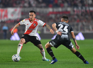 Buenos Aires, Argentina.- En las fotos tomadas el 21 de septiembre del 2023, durante el partido entre River Plate y Atlético Tucumán en el estadio Mas Monumental, en el cierre de la quinta fecha de la Zona A de la Copa de la Liga Profesional. Con el gol de Salomón Rondón, River Plate venció a Atlético Tucumán 1-0, salvó su histórico registro de victorias en el Monumental y evitó quedar en cero en casa por primera vez en la era Martín Demichelis.