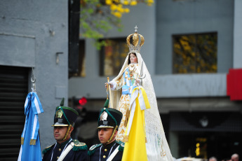 Tucumán, Argentina.- In the photos taken on September 24, 2023, the Tucumán Church celebrated the Virgin of Mercy, patron saint of the archdiocese and Virgin General of the Argentine Army, with a procession. The festivities coincide with the 125th anniversary of the temple and the 211th anniversary of the Battle of Tucumán.