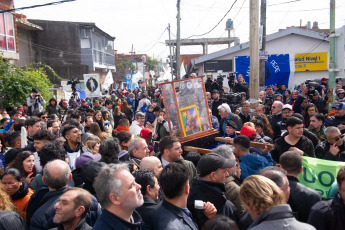 Buenos Aires, Argentina.- En las fotos tomadas el 5 de septiembre del 2023, el Equipo de Curas de villas y barrios populares de Buenos Aires y Gran Buenos Aires participan de una misa "en desagravio por los ultrajes" a la figura del papa Francisco vertidos durante la campaña electoral, en particular por parte del candidato presidencial de La Libertad Avanza (LLA), Javier Milei.