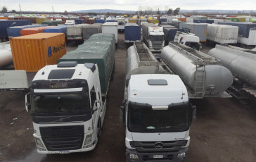 Mendoza, Argentina.- In the photos taken on September 8, 2023, more than 9,000 trucks wait to cross the Cristo Redentor Pass to both sides of the Andes Mountains, in a crossing that has already been closed for 58 days so far this year. year, as confirmed by the Border Committee in a statement. Daniel Galdeano, head of that organization, highlighted that this prolonged disabling of the border crossing in the middle of the winter season is an unusual and worrying fact.