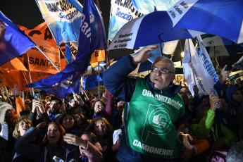 Buenos Aires, Argentina.- In the photos taken on September 19, 2023, the labor movement mobilized in Congress in support of the elimination of the Income Tax. The CGT and the Autonomous and Workers CTA, as well as a varied range of union spaces such as the CATT, the Fresimona and the Federal Current (CFT), mobilized to support the analysis and approval of the bill to eliminate the Tax on the Profits for the fourth category that will be discussed in the Chamber of Deputies.