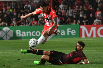 Córdoba, Argentina.- En las fotos tomadas el 20 de septiembre del 2023, durante el partido entre Instituto y Colón por la jornada 5 de la Copa de la Liga en el Estadio Monumental Presidente Perón. Instituto venció por 3-1 a Colón como local. Para Instituto los goles fueron marcados por Adrián Martínez (a los 11, 71 minutos) y Nicolás Barrientos (a los 93 minutos). Para Colón el gol fue marcado por Ramón Ábila (a los 7 minutos).