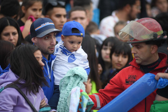 Mendoza, Argentina.- In the photos taken on September 17, 2023, during the match between Godoy Cruz and Belgrano for the fourth round of Zone B of the League Cup at the Malvinas Argentinas Stadium. Godoy Cruz de Mendoza drew goalless with Belgrano de Córdoba in a match marked by violence, as there were incidents inside and outside the stadium. There were shots, gas, running, stones and families crowded in the popular gallery that were moved to the adjacent stalls.