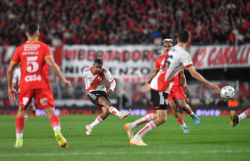 Buenos Aires, Argentina.- In the photos taken on September 17, 2023, River Plate faced Arsenal de Sarandí, for the fourth date of Zone B of the League Cup at the Monumental Stadium. River Plate defeated Arsenal 3-1, Martín Demichelis' team won with a goal from Nicolás De la Cruz and two goals from Miguel Borja.