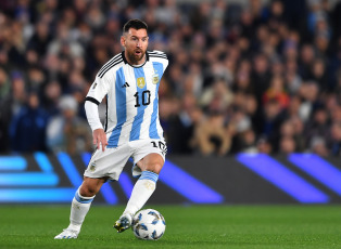 Buenos Aires, Argentina.- En la foto tomada el 7 de septiembre de 2023, Argentina, el campeón mundial liderado por su capitán Lionel Messi, inicia esta noche su camino hacia la defensa del título en el Mundial 2026 de Estados Unidos, México y Canadá, cuando reciba a Ecuador en el estadio Monumental.