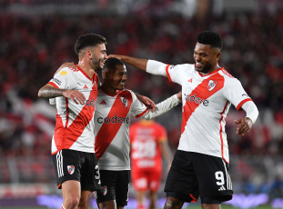 Buenos Aires, Argentina.- In the photos taken on September 17, 2023, River Plate faced Arsenal de Sarandí, for the fourth date of Zone B of the League Cup at the Monumental Stadium. River Plate defeated Arsenal 3-1, Martín Demichelis' team won with a goal from Nicolás De la Cruz and two goals from Miguel Borja.