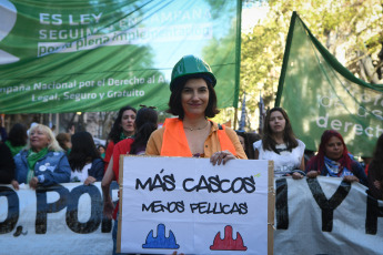 Buenos Aires, Argentina.- In the photos taken on September 28, 2023, thousands of women, diversities, independent activists and organizations marched from Plaza de Mayo to Congress in defense of "safe and free abortion, for ESI and for lives worthy", "against the right, the adjustment and the International Monetary Fund (IMF)", under the cry "freedom is ours".