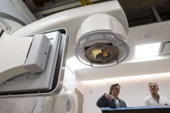 Buenos Aires, Argentina.- En las fotos tomadas el 1 de septiembre del 2023, muestra el primer centro de Protonterapia de América Latina pata tratar el cáncer en Buenos Aires, Argentina. El Centro Argentino de Protonterapia (Cearp), primera experiencia de América Latina en el desarrollo de esta tecnología que permite un tratamiento contra tumores que solo se realiza en 20 países del mundo con mayor precisión y menos efectos secundarios que los rayos tradicionales, espera recibir a sus primeros pacientes en 2024 y funcionar a plena capacidad durante 2025.